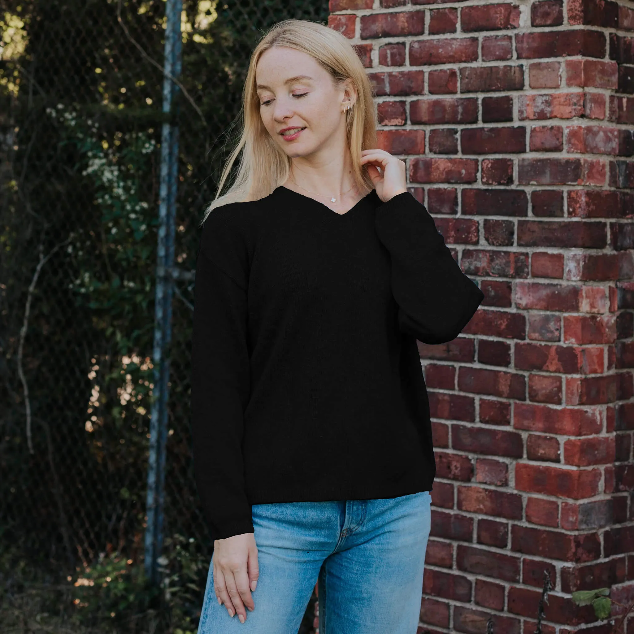 Avalin Long Sleeve Crop V-Neck Slub Sweater - Black