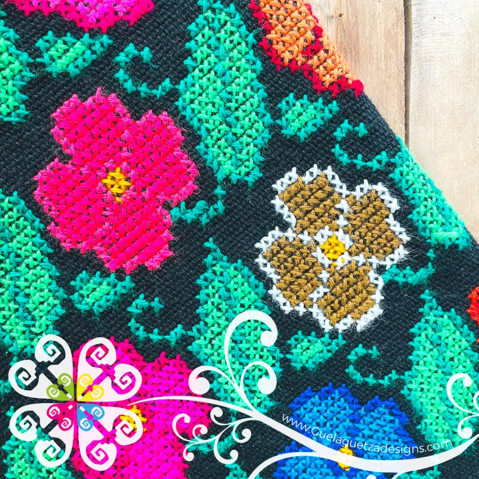 Black Floral Design Embroider Poncho - Mañanita