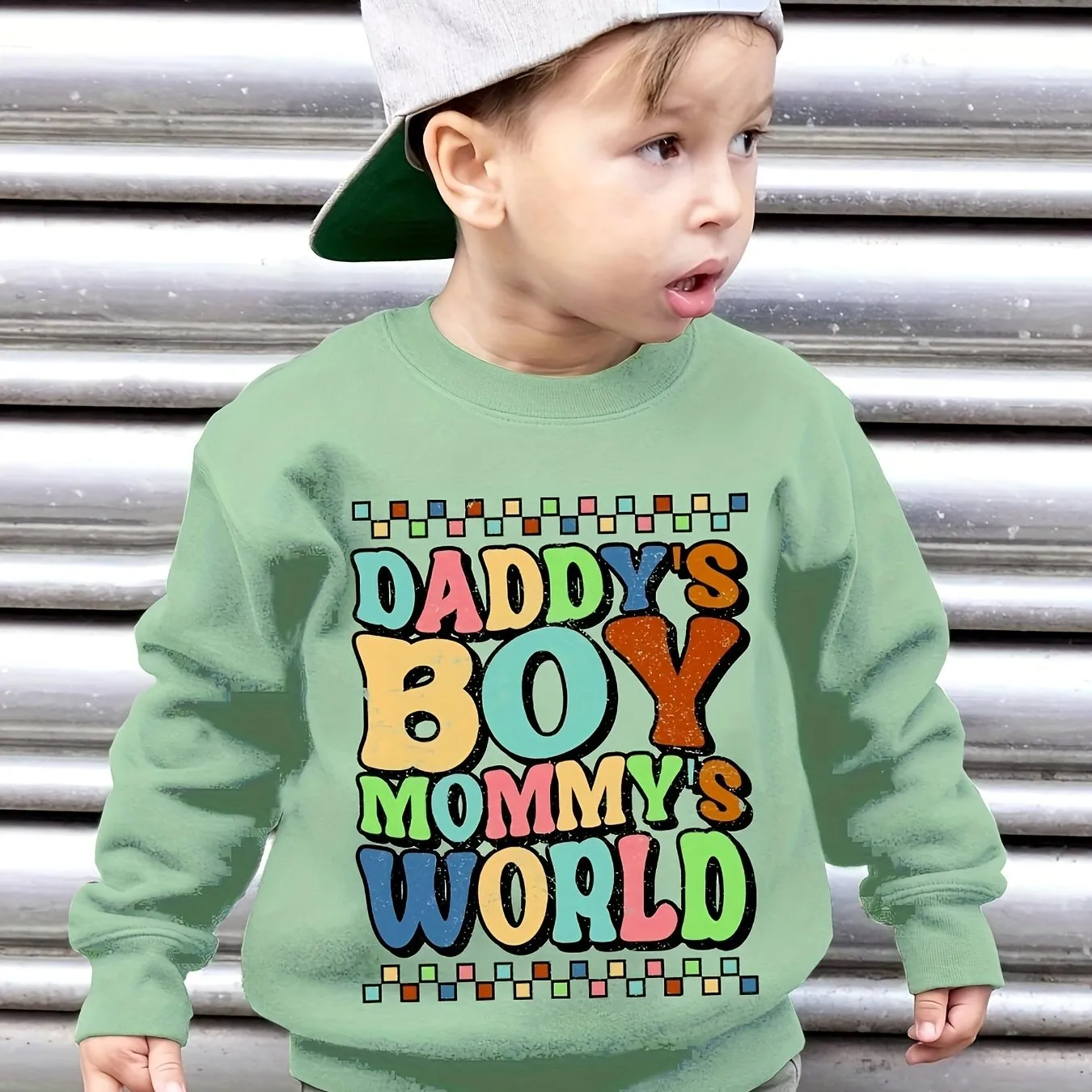 Daddy’s Boy, Mommy’s World – Warm Boys’ Fleece Pullover for Fall/Winter: Durable, Comfy Crew Neck with Unique Print