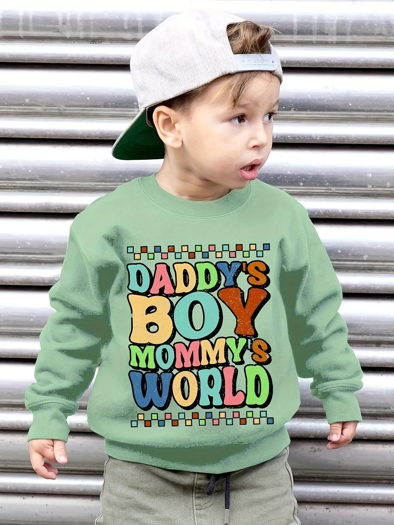 Daddy’s Boy, Mommy’s World – Warm Boys’ Fleece Pullover for Fall/Winter: Durable, Comfy Crew Neck with Unique Print